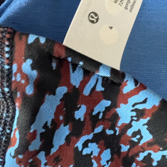 Lululemon Energy High-Neck Longline Bra *Medium Support, B–D Cups (Sz 4) - Picture 3 of 8